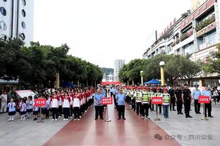 客场挑战国王 太阳官方晒杜兰特和布克赛前投篮训练